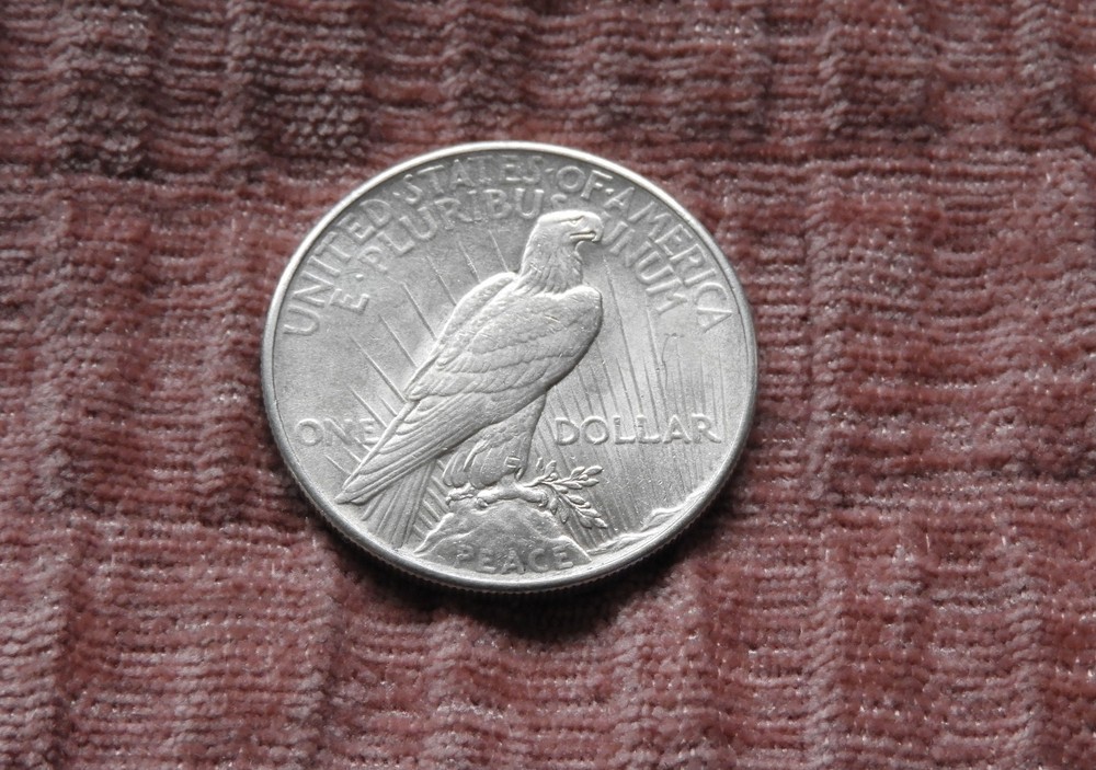 1925 SILVER PEACE DOLLAR - AU BU