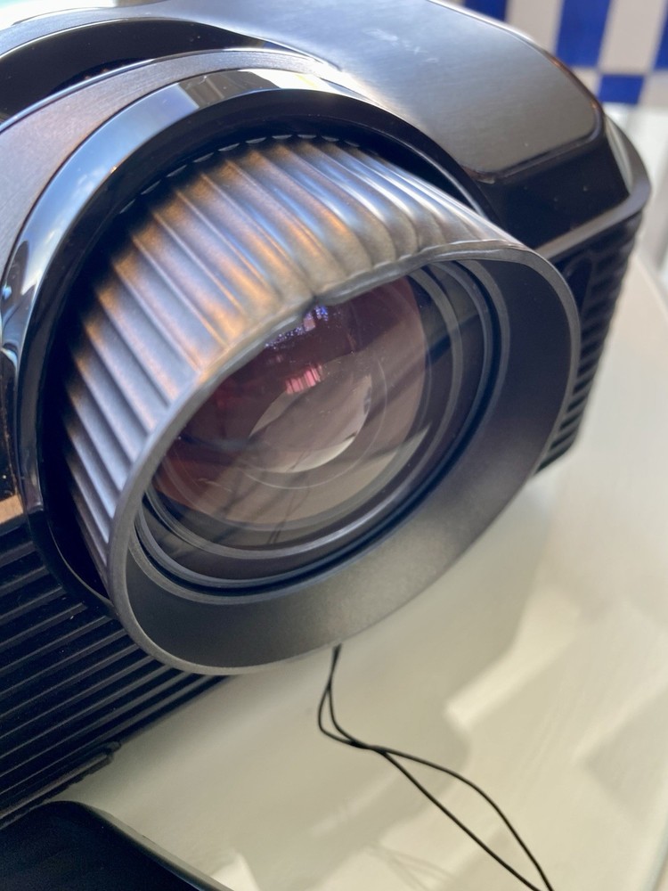 ViewSonic Pro8500 DLP 3D Ready Desktop Projector HDMI LAN USB with Case & Cables