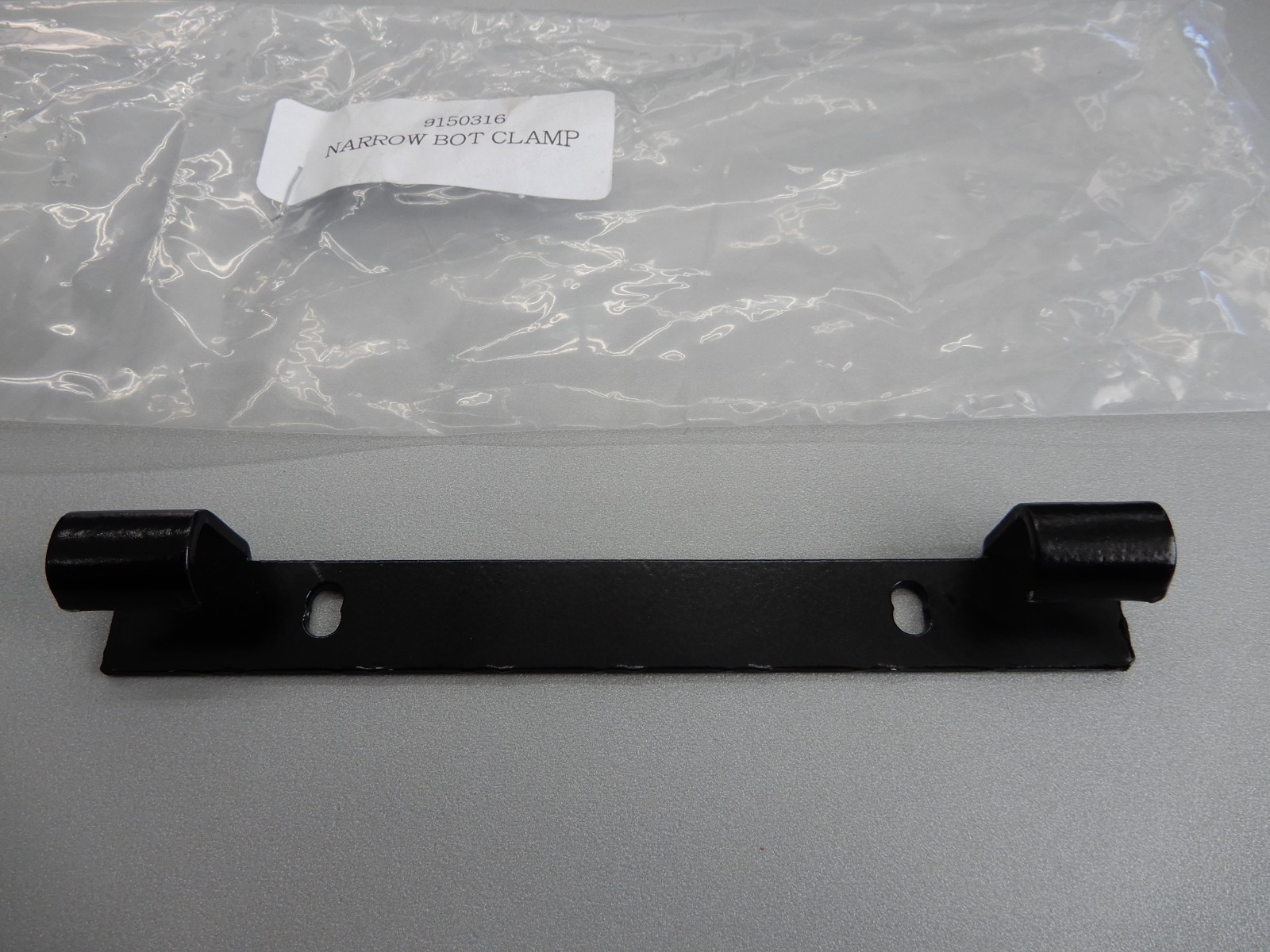 Skeeter Boats 91050316 NARROW BOTTOM CLAMP  FOR SQUEEZE LATCH