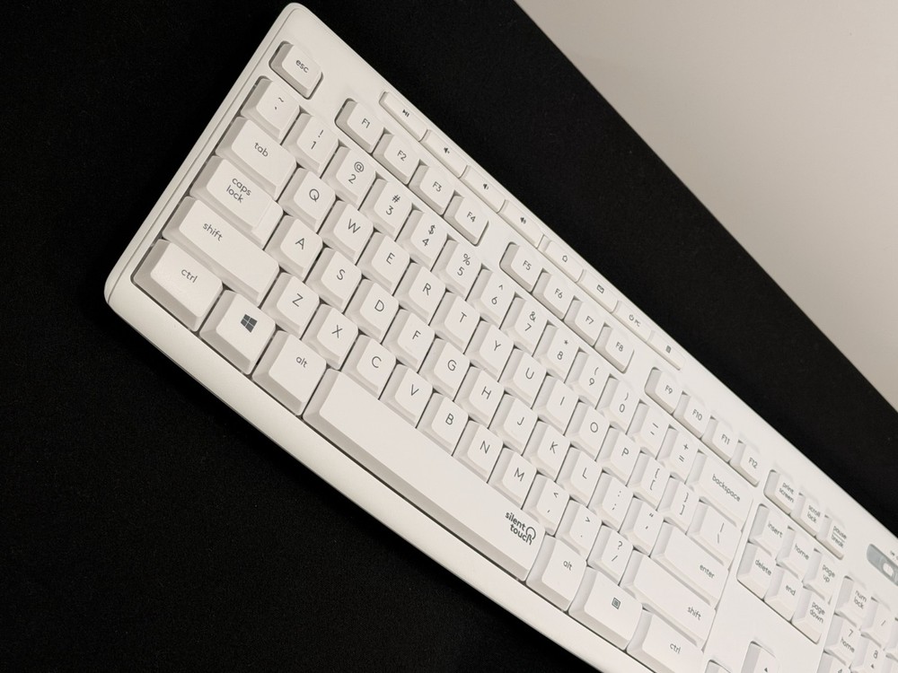 Logitech MK295 Silent Wireless Keyboard and Mouse Combo - White - UNUSED NO BOX