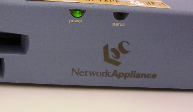 NETWORK APPLIANCE NETCACHE NETAPP SYSTEM, INTERNAL DISK ARRAY, C1100, 9GB, 256MB