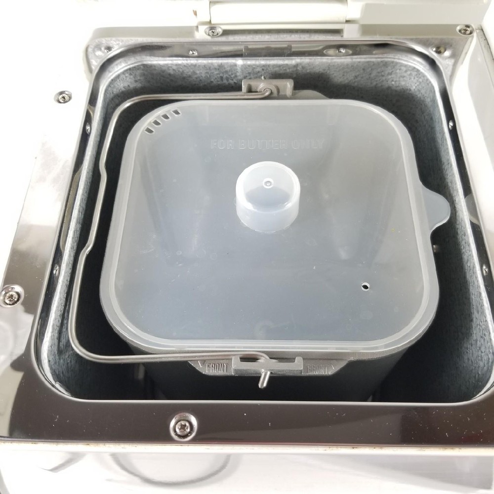 Toastmaster Corner Bakery Bread Maker Bread Box Dessert Machine 1183N & Cookbook