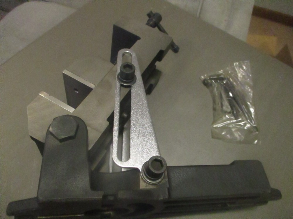 Dayton 4Tk07 4" Machine Vise With Angle Base