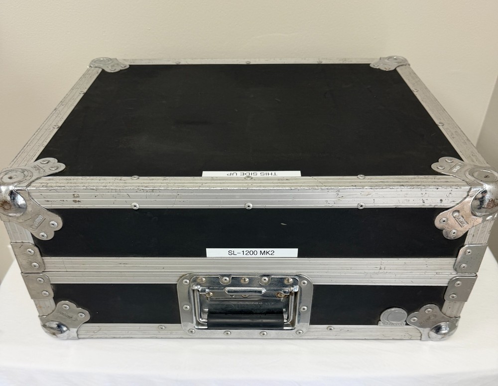 Technics SL-1200MK2 Direct Drive DJ Turntable w/ Odyssey Flight Case