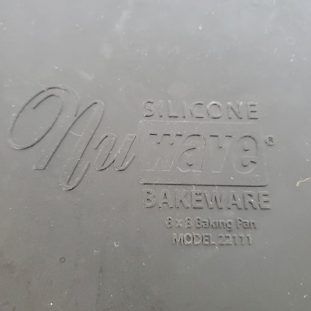 Nuwave Silicone Baking Bake Ware Pan 8x8 With Divider Insert & 9" Baking Pan