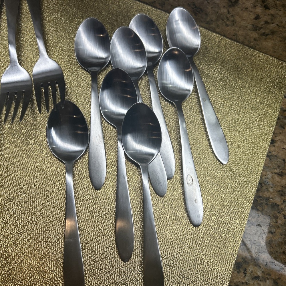 Oneida MOONCREST Satin Finish 16 Pcs 8 Dinner Fork 8 Teaspoon