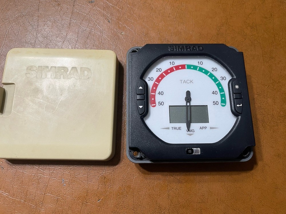 Simrad IS20 Tack Display with cover