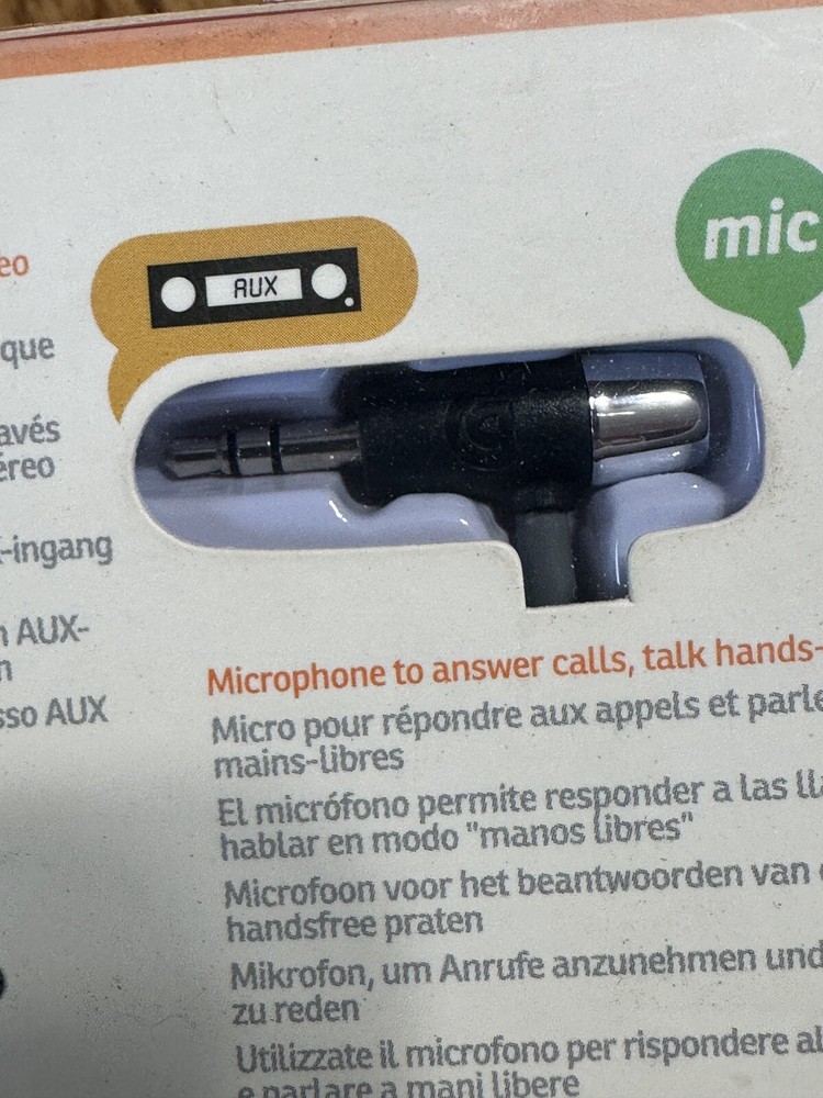 Griffin AUX Cable Audio Cable and Handsfree Mic Universal Car Mobile 3’ New