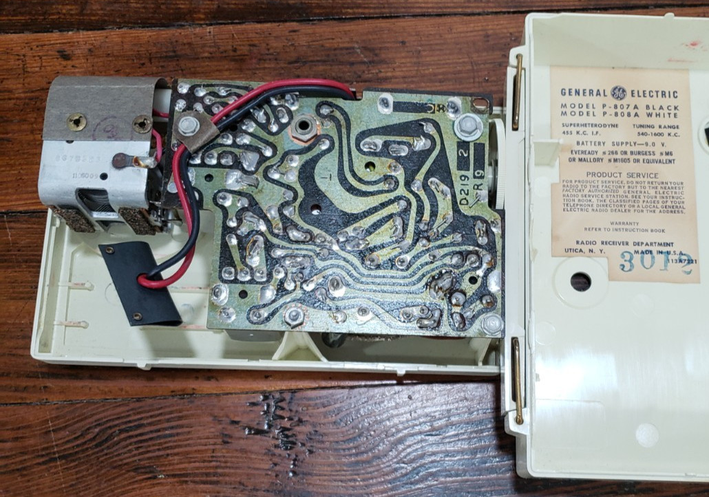 Vintage General Electric P808A Superheterodyne AM Transistor Radio NOT TESTED