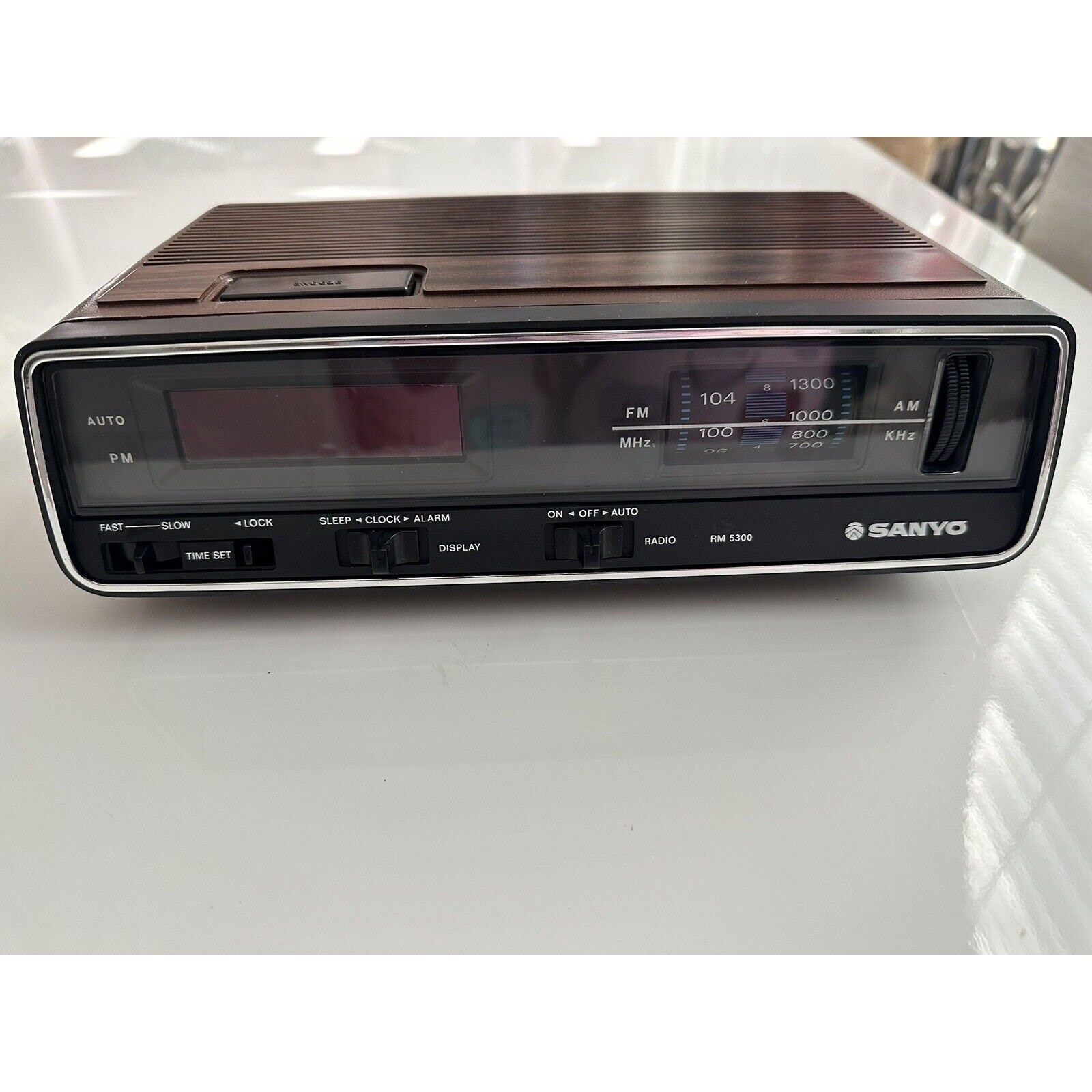 VINTAGE *NEW* 1980's Sanyo RM 5300 Walnut LED Alarm Clock Radio