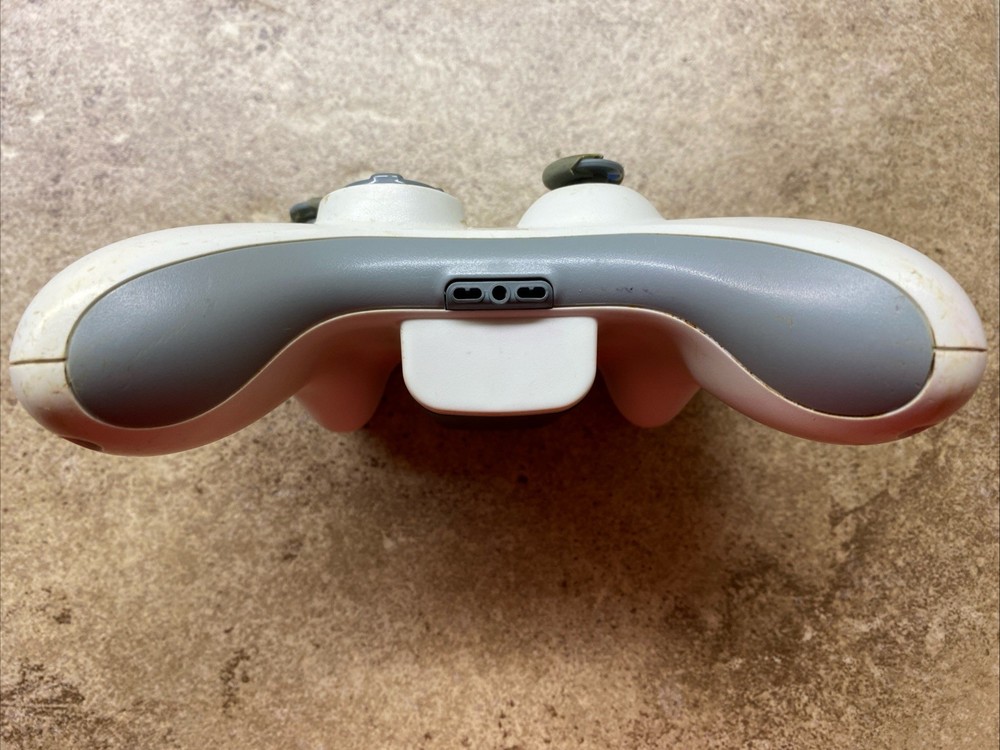 Official Microsoft Xbox 360 White Wireless Controller OEM w/THUMB COVERS!