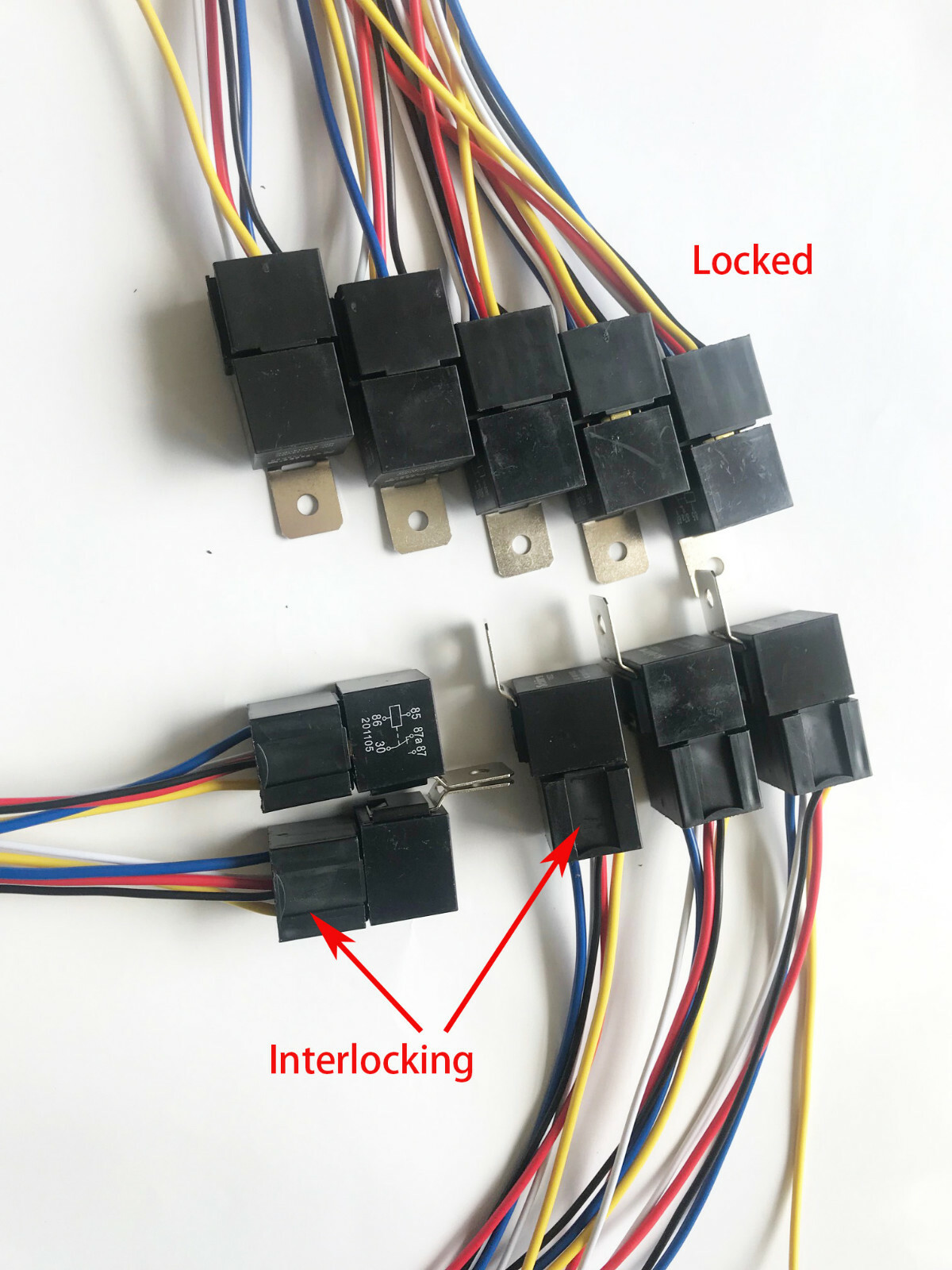 10) 12V 30/40 Amp Waterproofed SPDT Relay + 10) 5 Wire H.D. Interlocking Sockets
