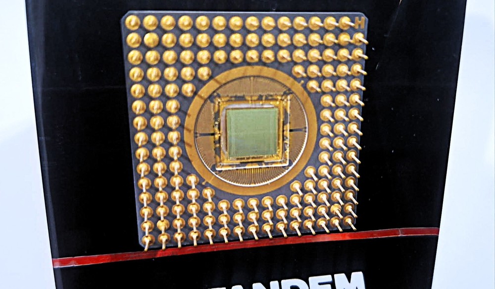Tandem Computers MIPS RISC CPU Processor Lucite Paperweight (1991)