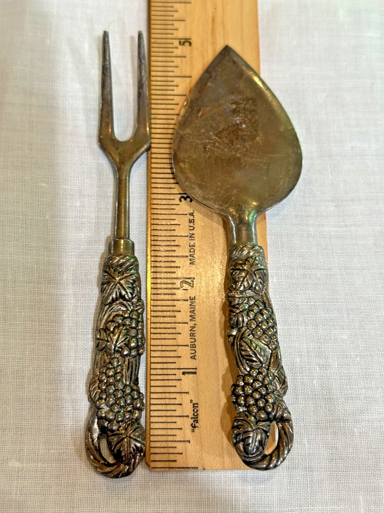 Arthur Court Silver Plated 2 Pcs Grape Vine 5 in. Cheese Servers