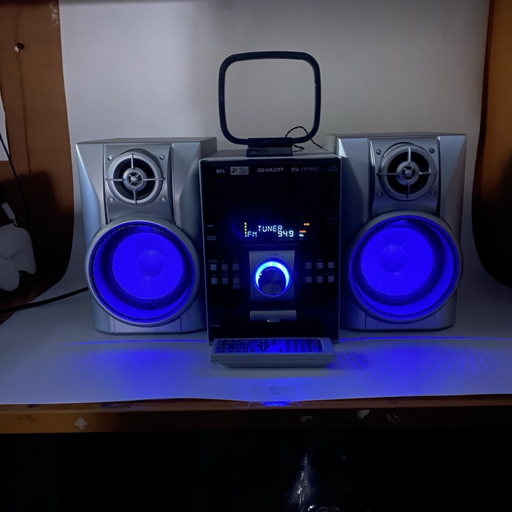 Sharp Micro Stereo System 5 CD Player / MP3 / Video / Aux / USB Model XL-UH240