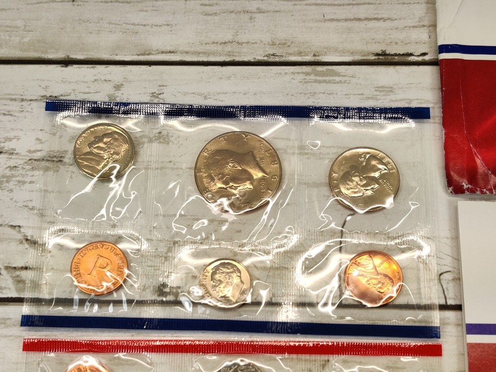 1987 U.S. uncirculated mint coin set w/ "P & "D" Mint Marks