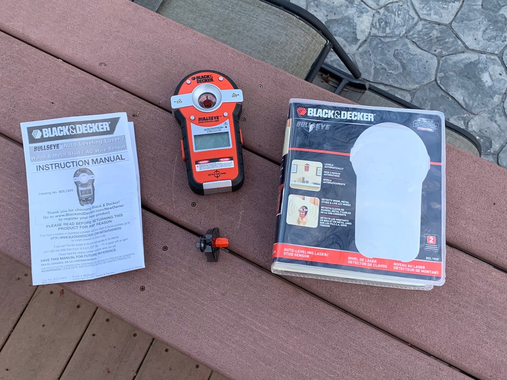 BLACK & DECKER BDL190S BullsEye  Auto-Leveling Laser with Stud Sensor