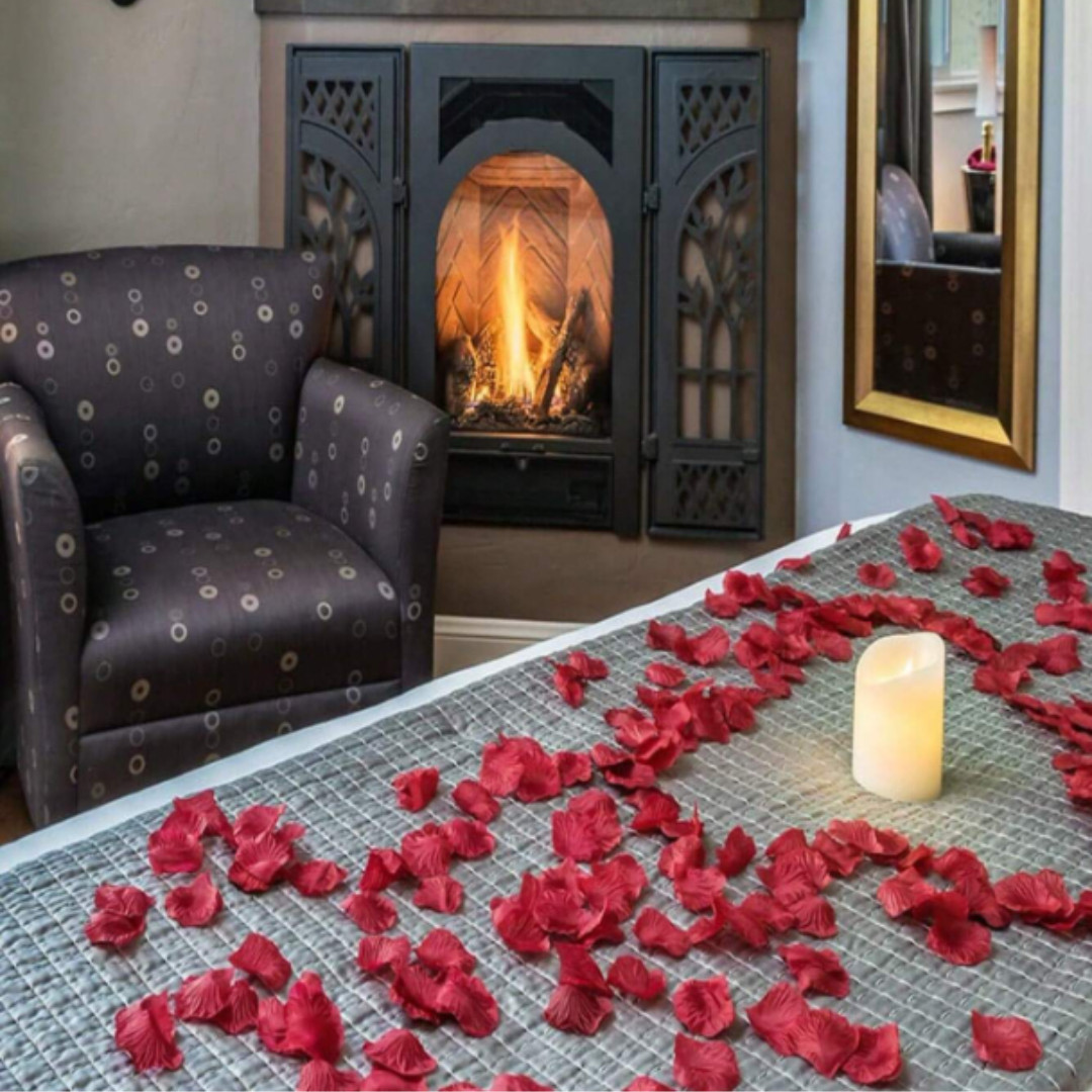 1000 pcs Flower Petals Artificial Red Silk Fake Rose Petals for Romantic Decor