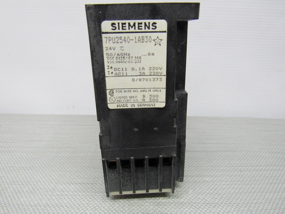 Siemens 7PU2540-1AB30 Time Relay
