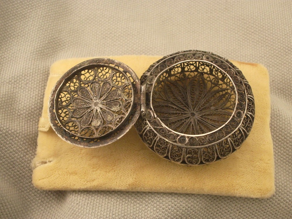ANTIQUE SILVER FILIGREE BOX