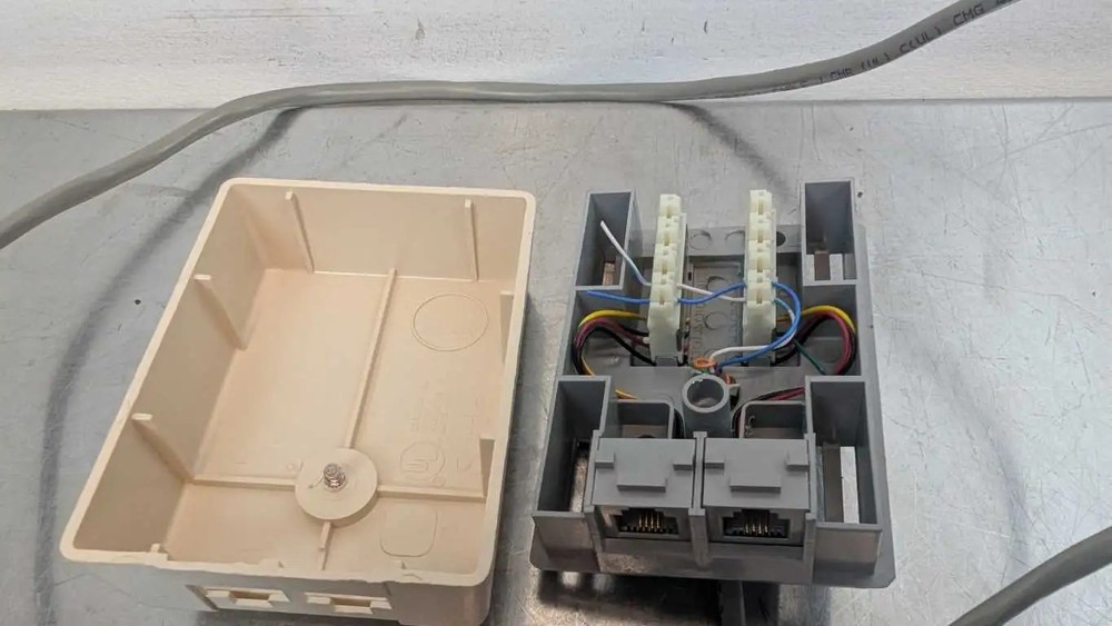 Suttle 104A Block Duplex Conn RJ11