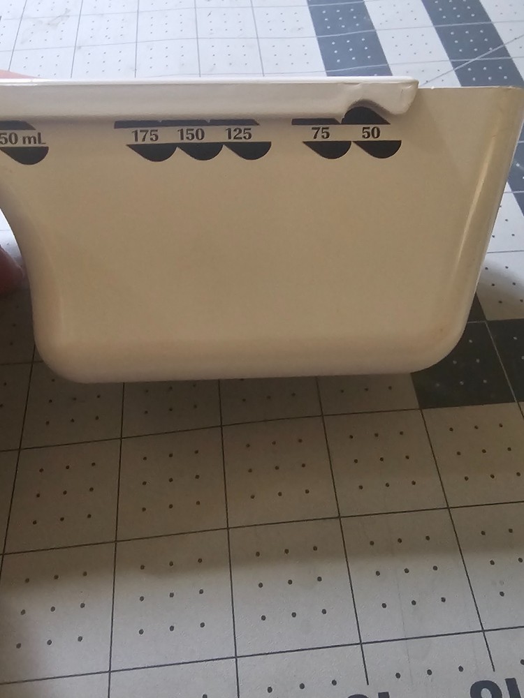 Pampered Chef measuring cup and chopper