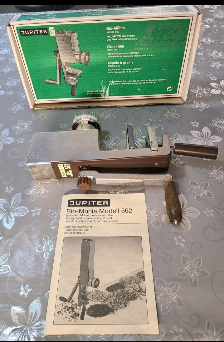 Vintage JUPITER Muhle Hand Crank Grain Mill Model 562, Complete in Box