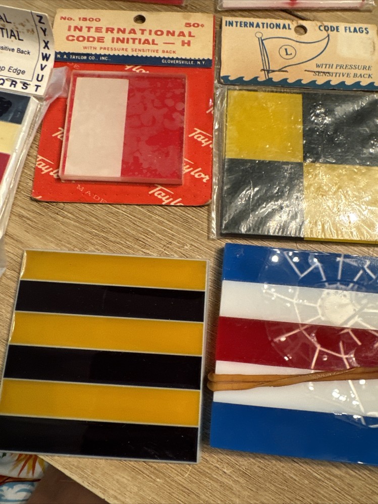 Peel & Stick International Code Flags Plastic (12)