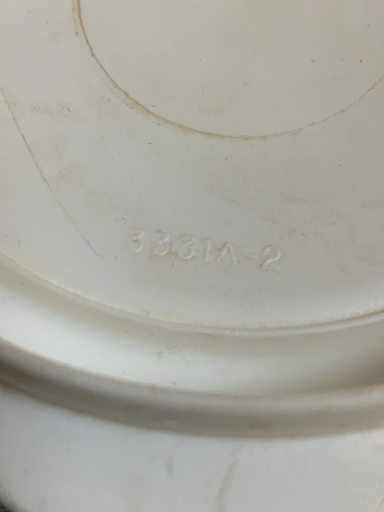Tupperware Lid 3331A-2 white