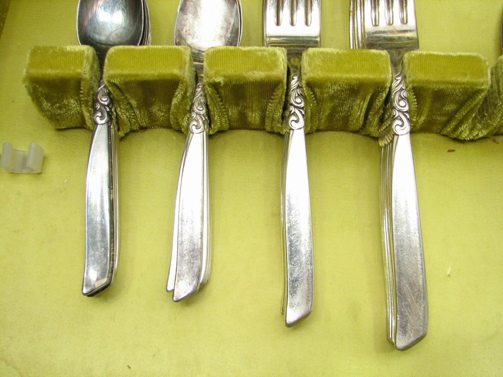 South Seas Silverplate Dinner Set & Chest Oneida Community Flatware 53 pc Lot
