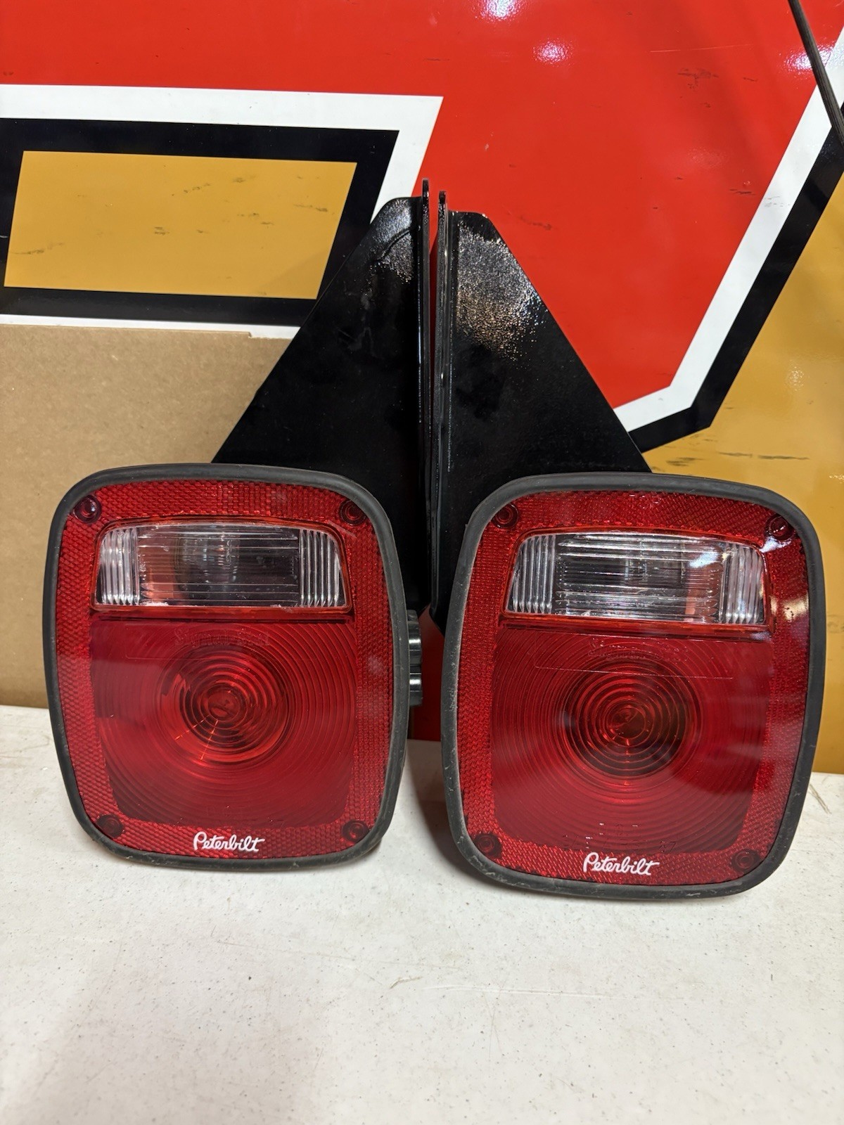 Peterbilt Signal Stat 5010 Tail Lights Pair 537 379 567 579 Paccar P11-6369R & L