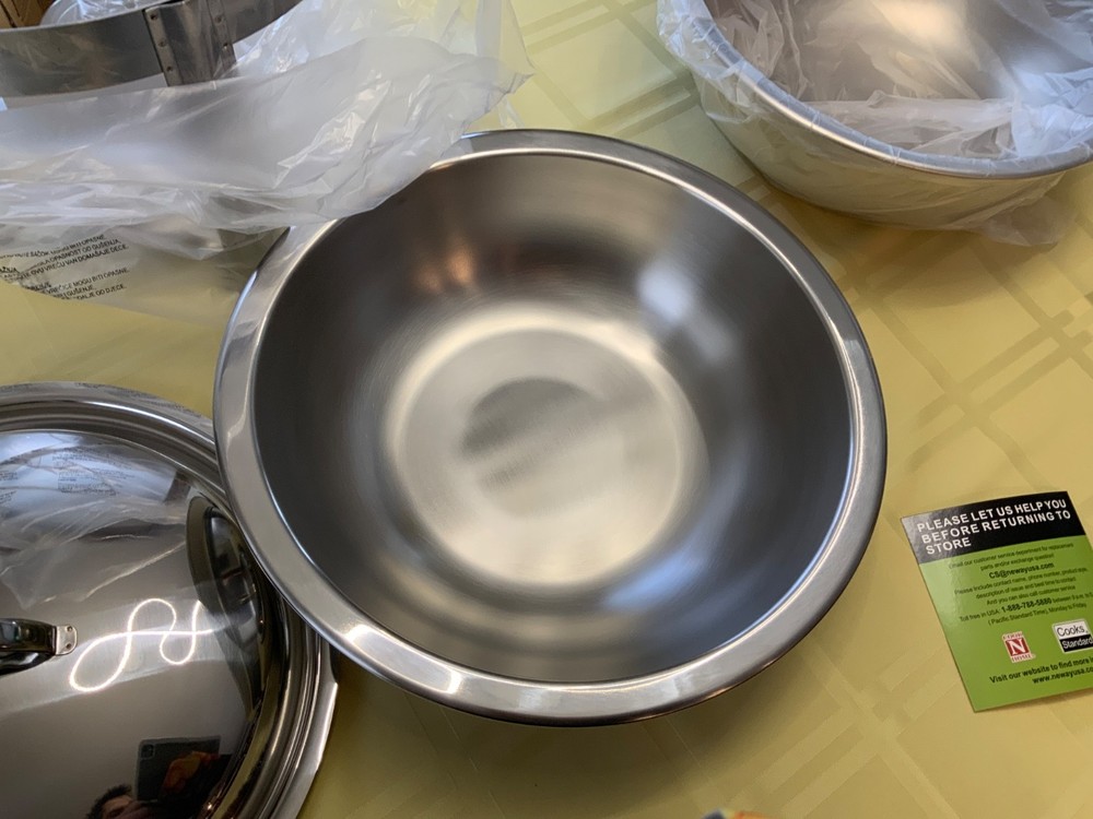 5 QUART ROUND CHAFING DISH. NEW/OPEN BOX.