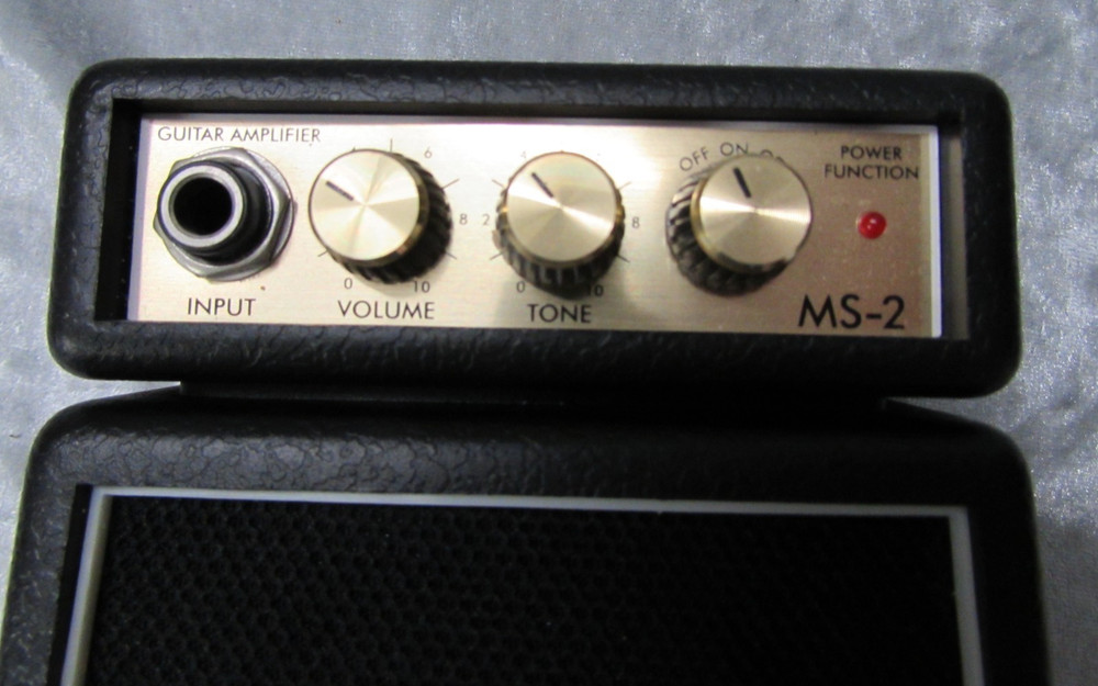 MARSHALL MICRO GUITAR AMPLIFIER - MODEL MS-2 - BATTERY COVER MISSING - UNTESTED
