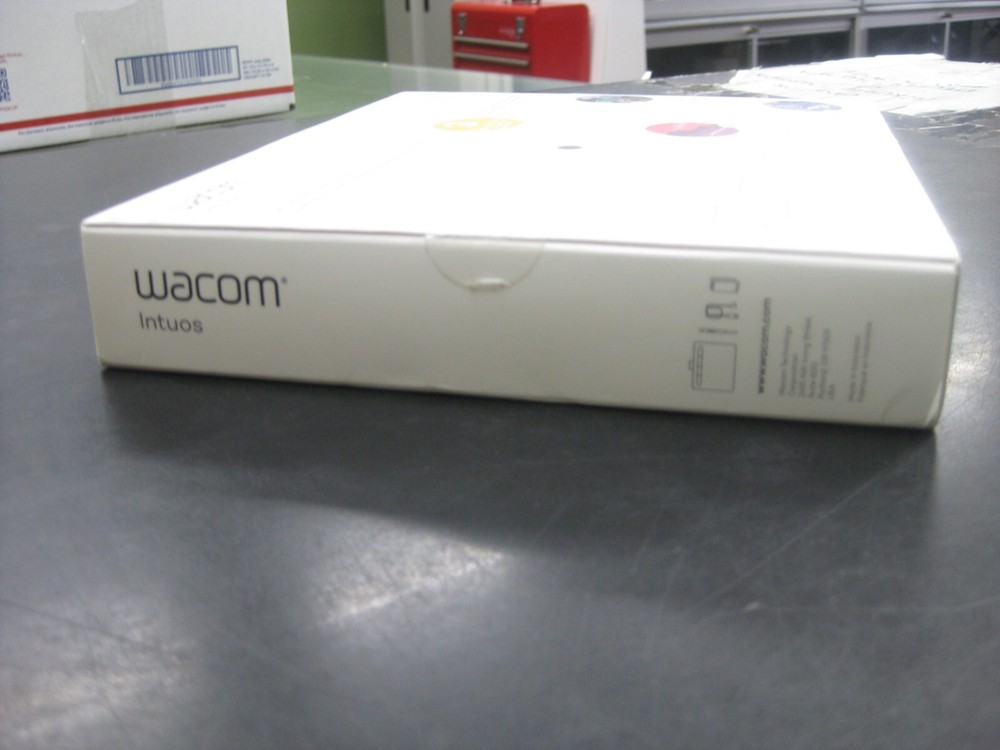 NEW!! Wacom Intuos Wireless Graphics Drawing Tablet Black Small - CTL4100