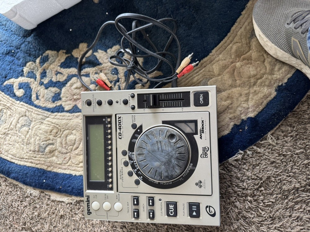 GEMINI CD-400X Tested Powers On Reads Disc Digital CD Player.