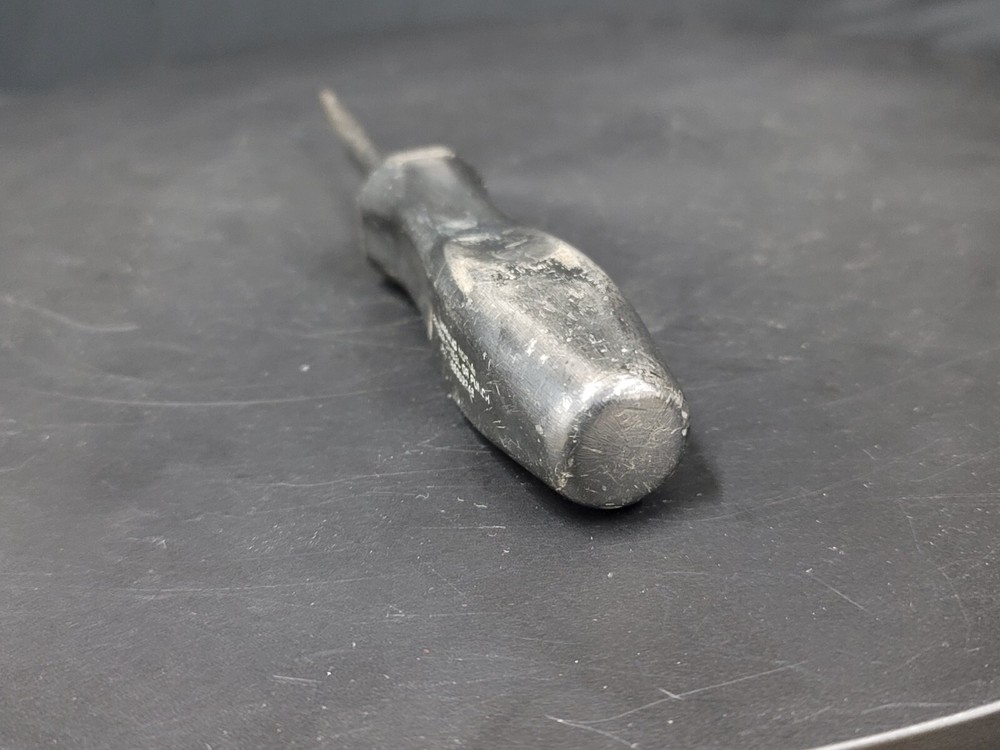 Snap on Tools Black Hard Handle 1/4" Flat Head Screwdriver SDD4