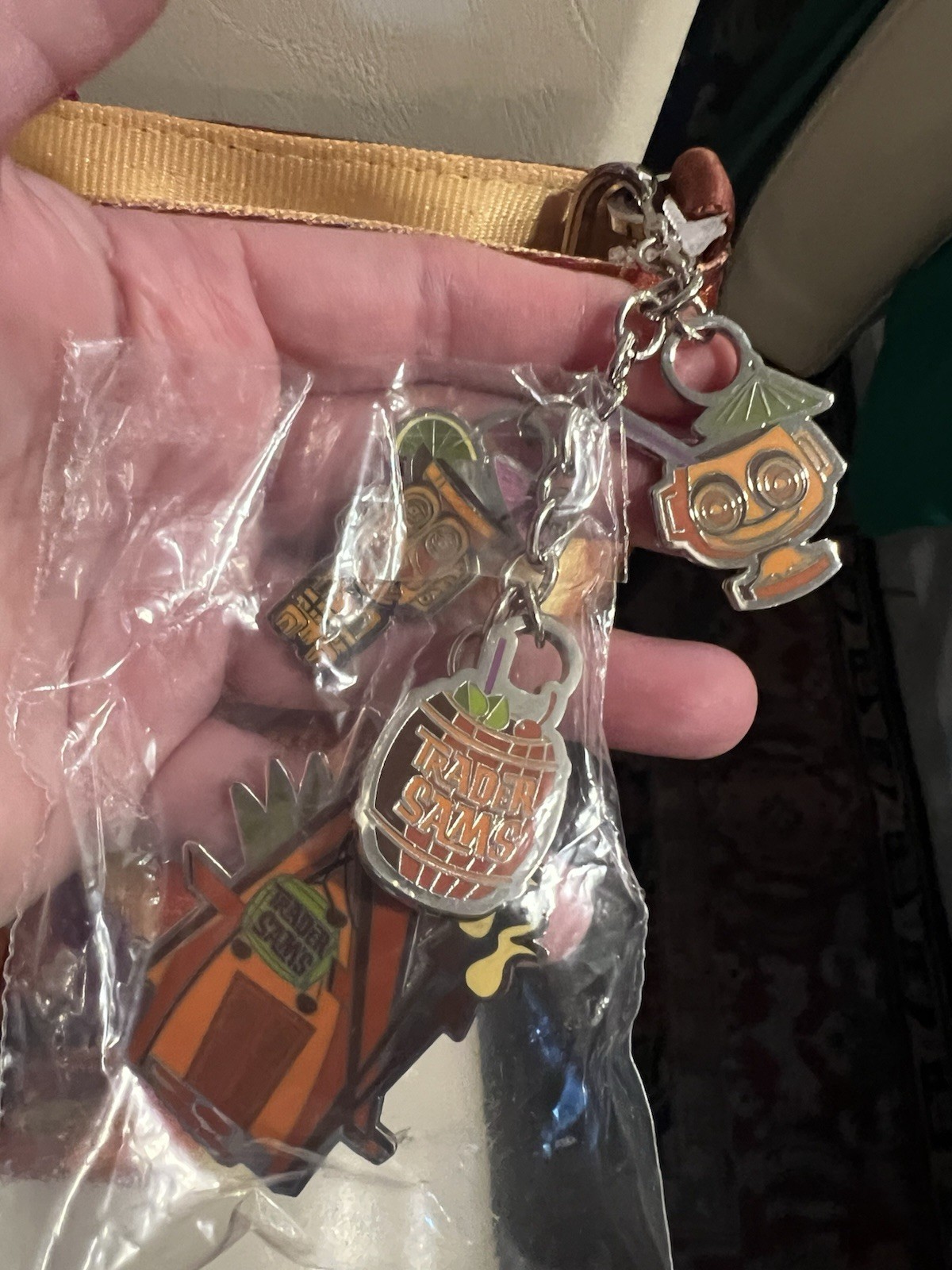 Harveys Shag Trader Sam’s Tiki Tote NWT