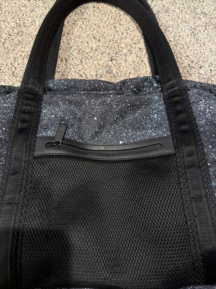 Lululemon Everywhere Duffel bag Mineralize