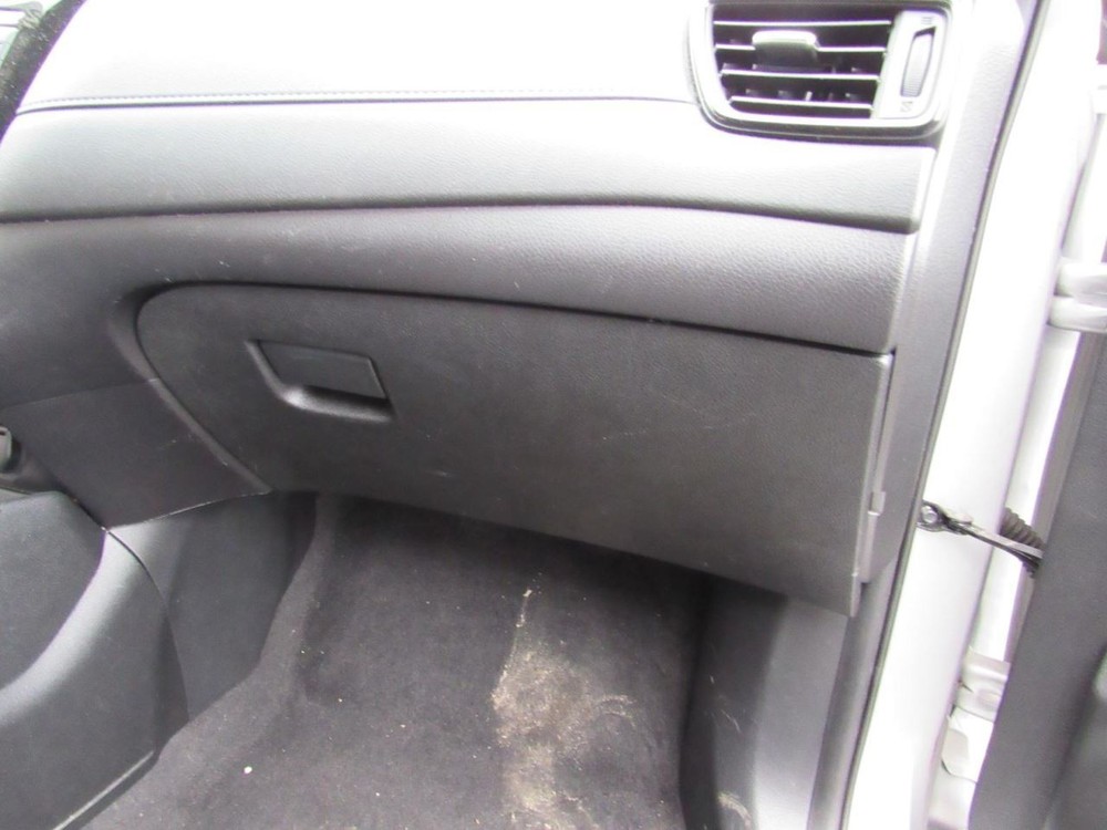ROGUE     2020 Glove Box 1019102