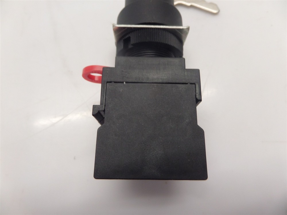 Omron A22-10 Key Switch Contact Block Assembly w/ Keys