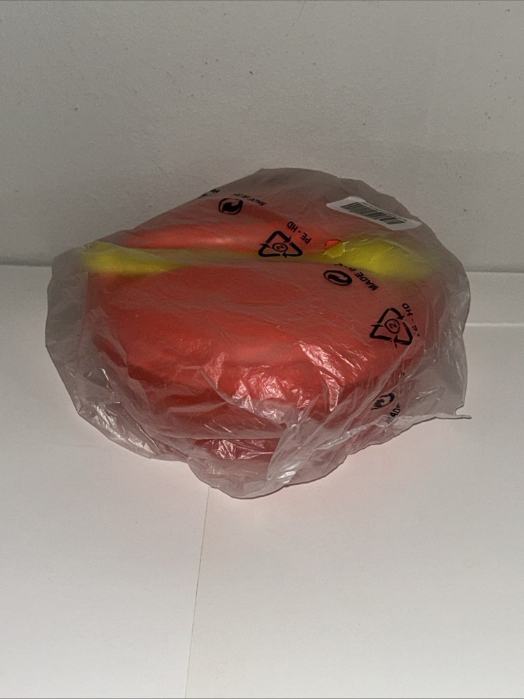 TUPPERWARE Fruit on the Go Bowl/spoon
