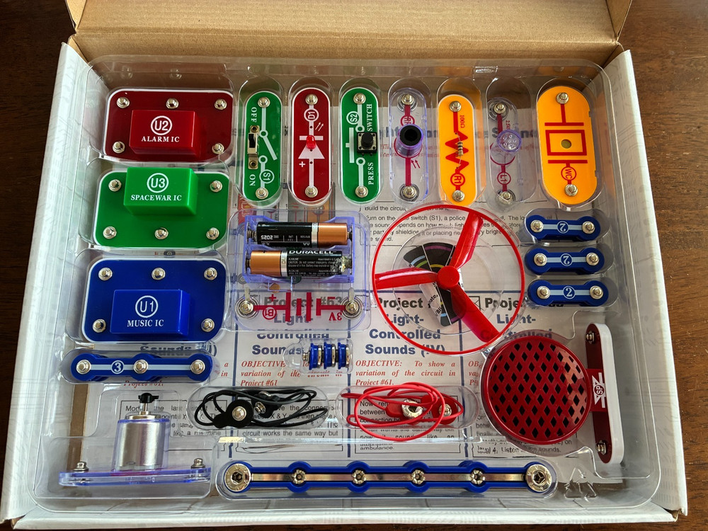 Snap Circuits Jr. SC-100 Electronics Exploration Kit 100+ STEM Projects