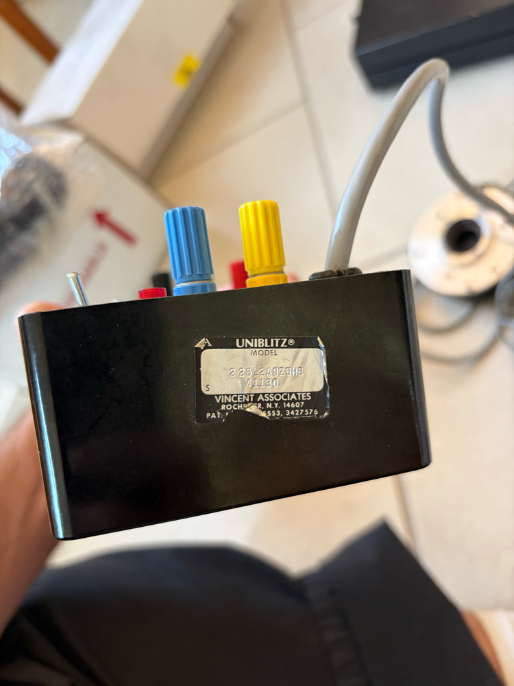 Uniblitz Optical Shutter System w/ VMM-T1 Driver Timer + Model 100-2B Controller