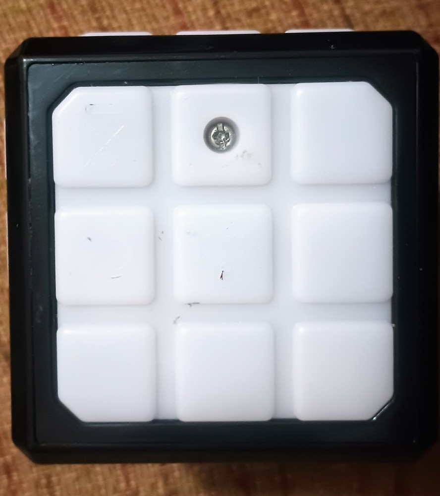 Winning Fingers Flashing Cube Electronic Memory & Brain Game