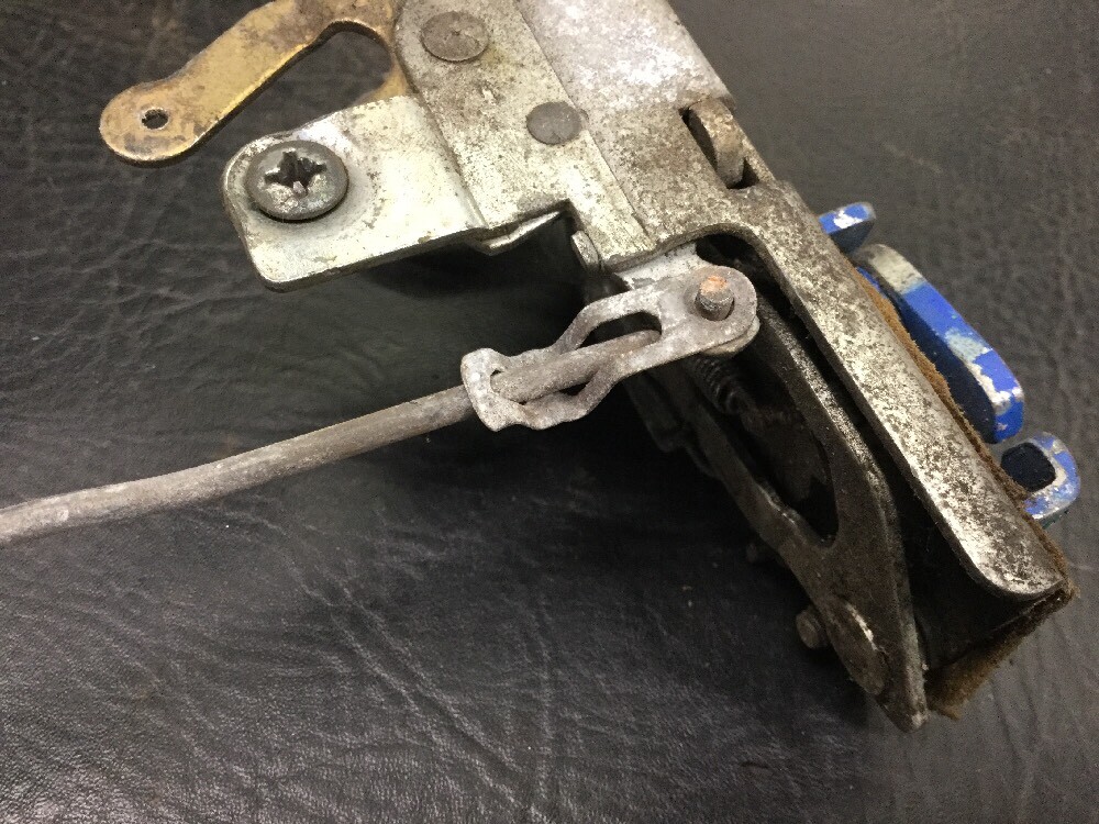 AirCooled Type 1 Door Handle Pull Rod Clip Set 68-79 Prt# 113837199