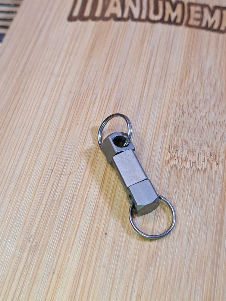 Titanium Swivel With Upgraded Titanium Keyrings