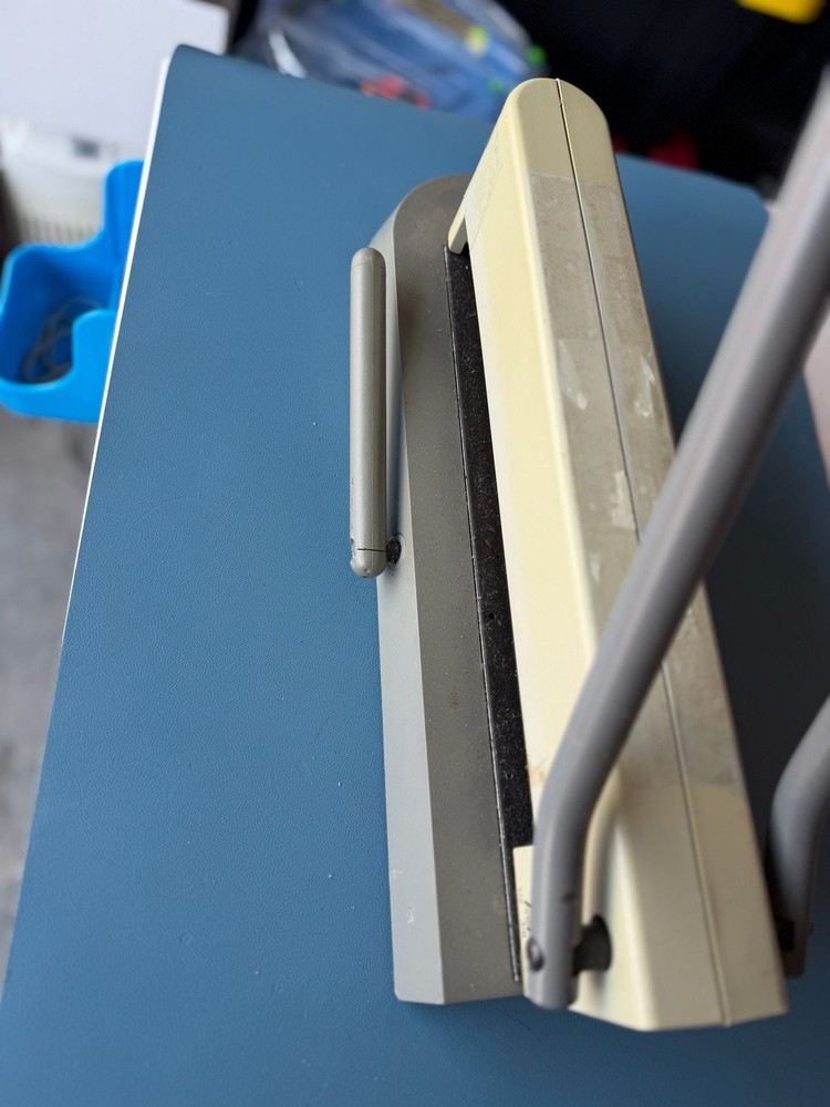 Ibico EB-19 Manual Plastic Comb Binding Machine