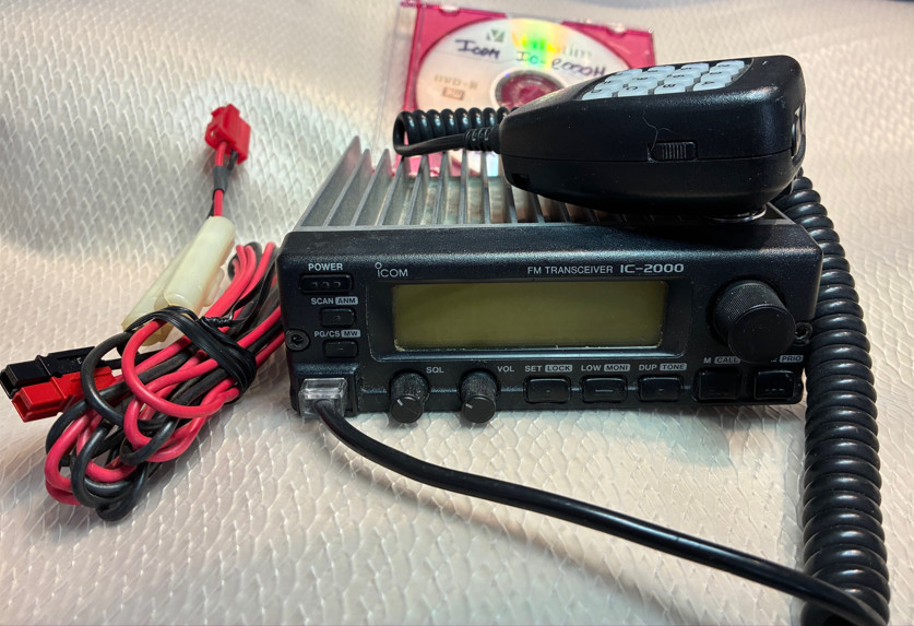 Icom IC-2000H 2-Meter Transceiver +Mtg Bracket, Microphone, Power Cable, Manuals