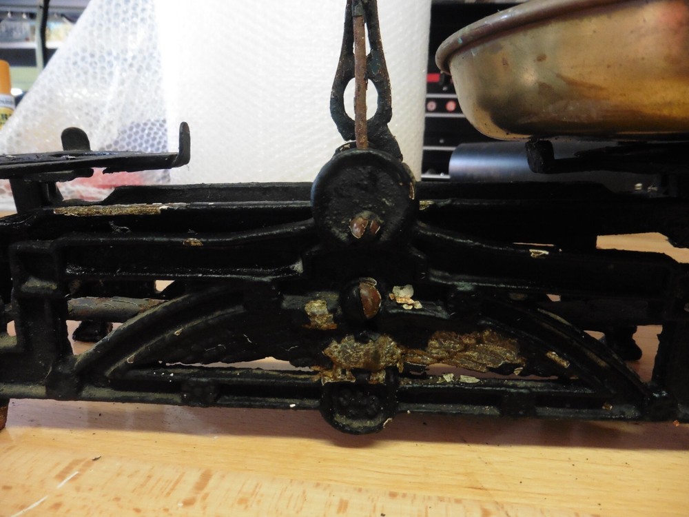 Antique 5 lb Scale Cast Iron Eagle Claw foot