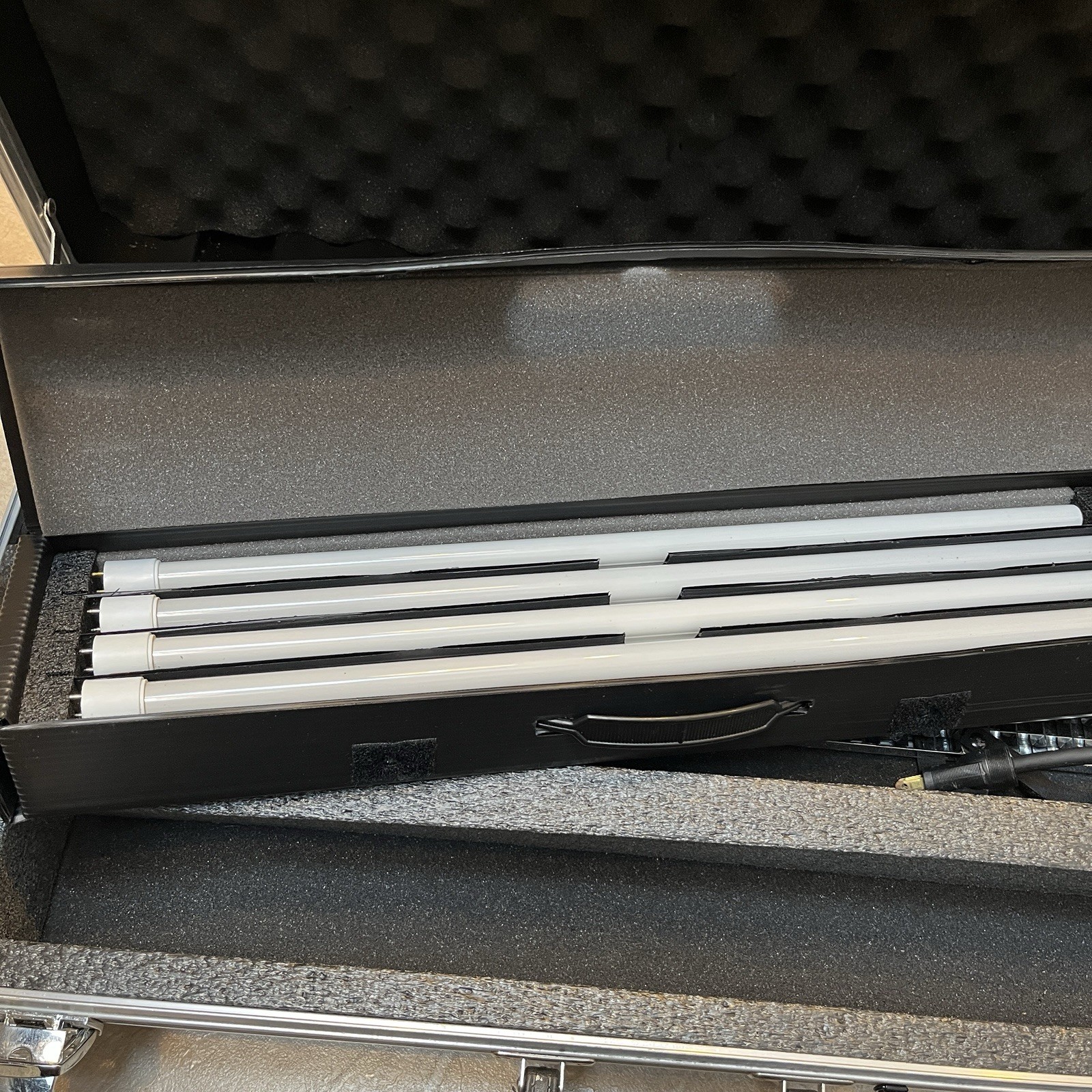 Kino Flo Diva-Lite 201 Fluorescent Light w/ Case, Gel Frame & Bulbs Tested